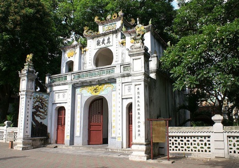 el-templo-de-quan-thanh-hanoi-vietnam