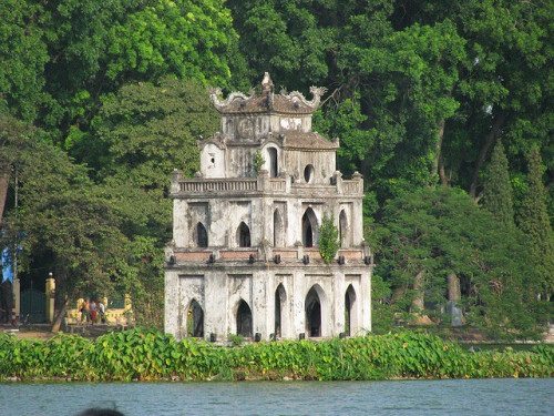 restaurado-espada-lago-con-tortuga-torre-Vietnam