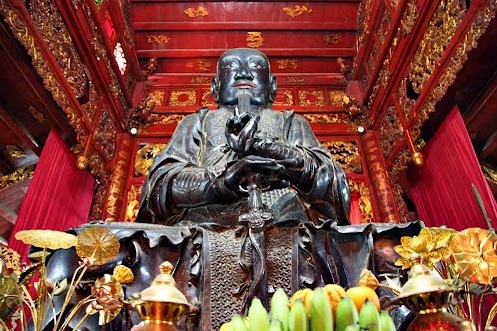 estatua-del-genio-emperador-del-norte