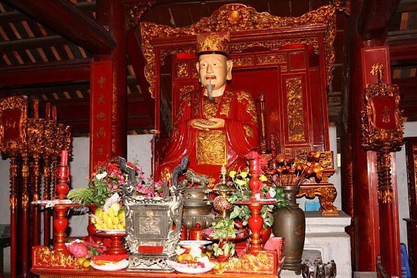 estatua-del-filósofo-señor-confucio-en-vietnam