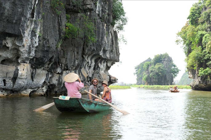 balade-en-sampan-dans-la-baie-halong-terrestre