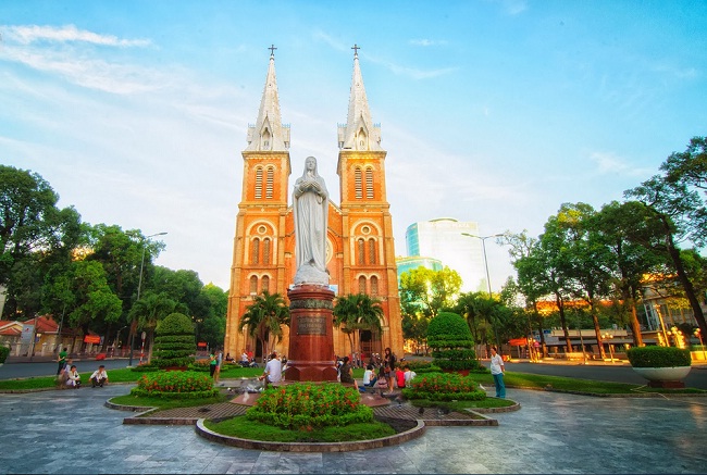 cathedrale-notre-dame-a-saigon-vietnam