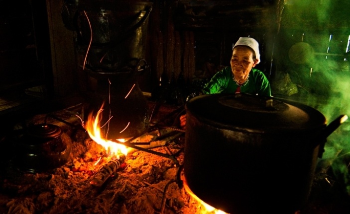 femme-vietnamienne-dans-la-cuisine