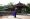 jeune-fille-vietnamienne-en-robe-traditionnelle