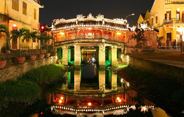 la-ville-de-hoi-an-le-soir
