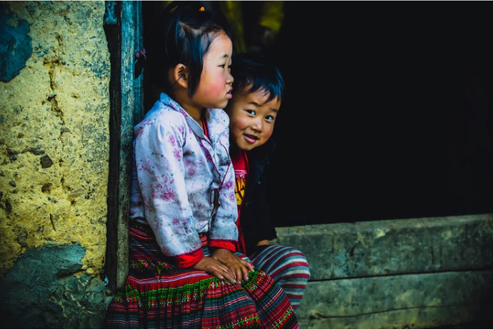 le-regard-des-enfants-mongs-vietnam