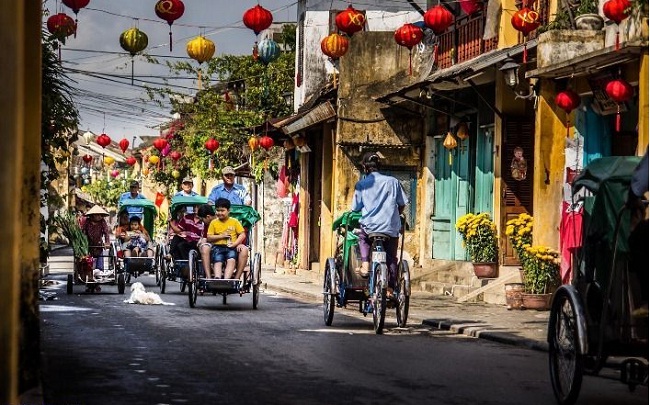 https://horizon-vietnamviaje.com/wp-content/uploads/2015/07/un-coin-du-quartier-a-hoian-vietnam.jpg