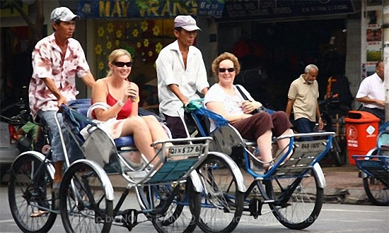pedicabs-hanoi
