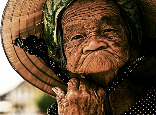 ancienne-et-belle-femme-asiatique