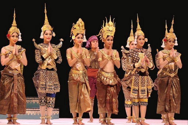 danse-traditionnelle-des-kmers-au-camboge1