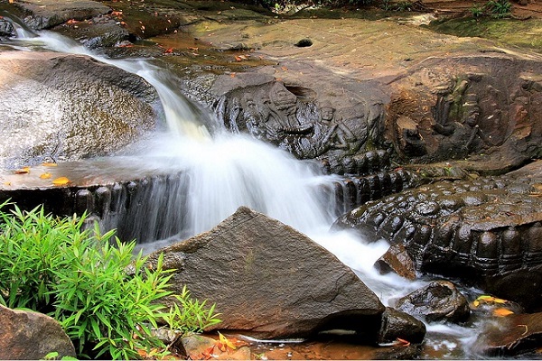 fleuve-de-mille-linga-a-phnompenh-cambodge1