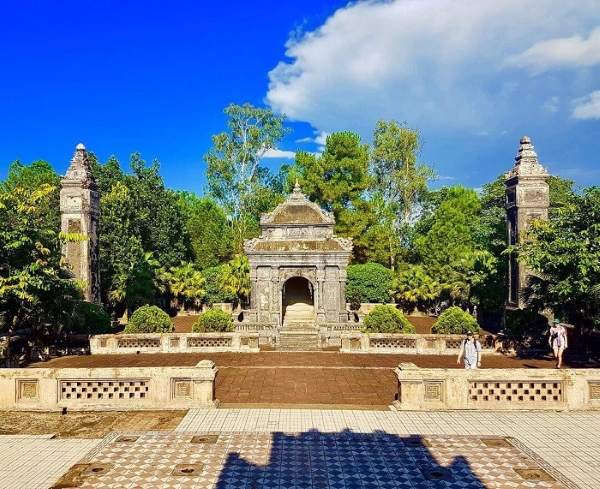 mausoleo dong khanh hue vietnam
