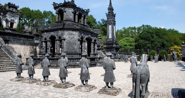 tumba de khai dinh hue vietnam