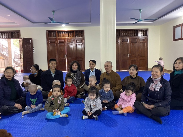 niños-sin-hogar-en-quang-phuc-pagoda-hanoi Ofrecer regalos del Tet en el Año Nuevo Lunar 2023