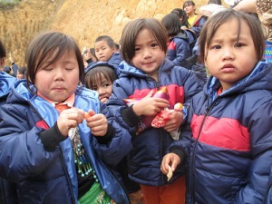 Provincia de Yen Bai, pueblo de Laos13 Viaje humanitario en diciembre de 2020
