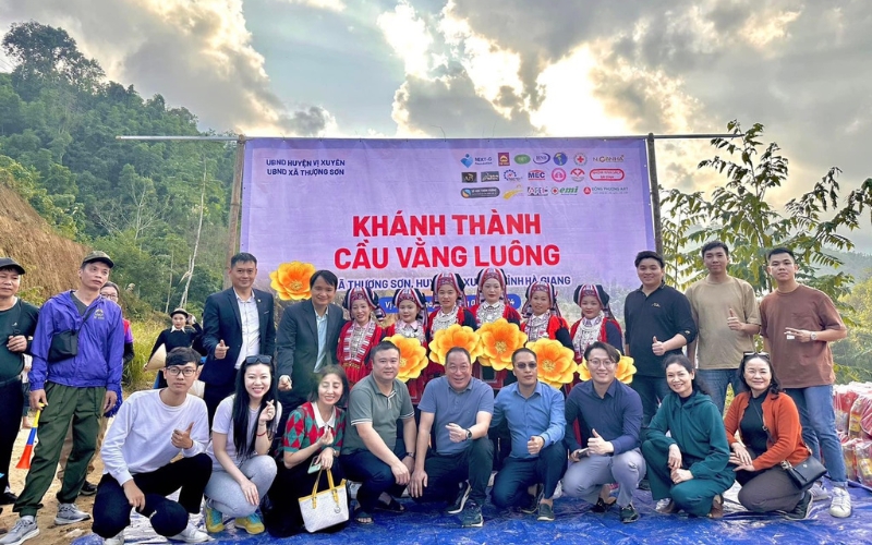 Horizon Vietnam colaboró con otros grupos humanitarios en la construcción de dos puentes residenciales