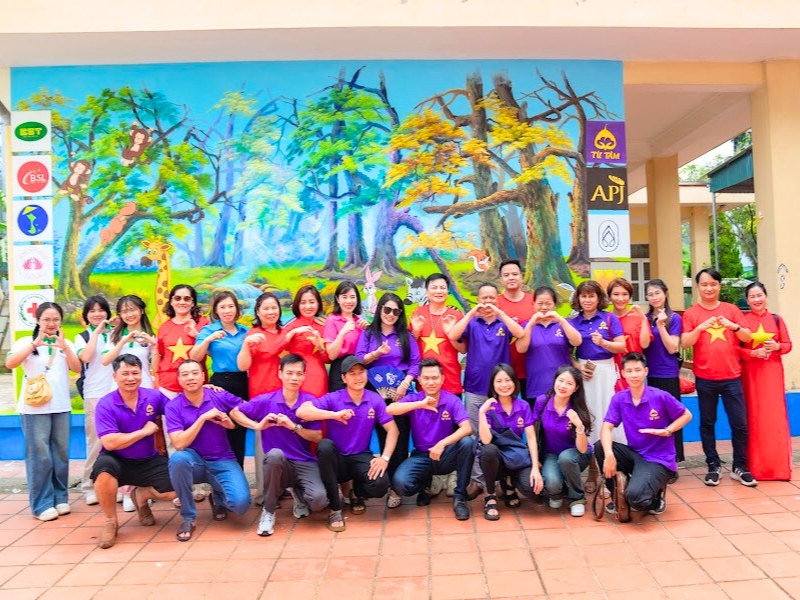 Un fresco en 3D transmite a los alumnos un mensaje de amor a la naturaleza