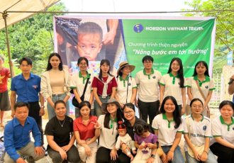 Horizon Vietnam Travel lanza el programa Acompaña a los niños en su camino a la escuela con regalos de vuelta al cole