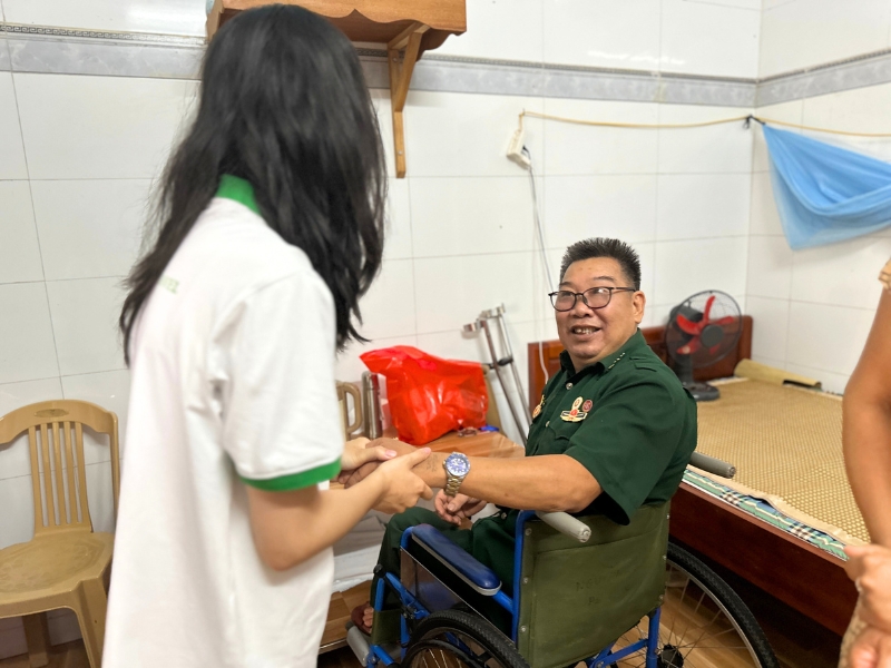 Nguyên Van A, un veterano tratado en el centro de Duy Tiên, comparte una conmovedora historia de su vida después de la guerra.