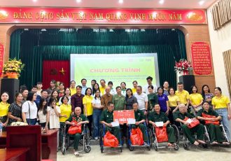 Nuestro grupo benéfico entregó regalos a los veteranos como parte de la